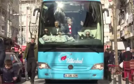 Binali Yıldırım, Kartal'da Vatandaşları Selamladı