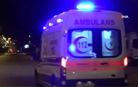 2 Otomobil Kafa Kafaya Çarpıştı: 2'si Ağır 3 Yaralı