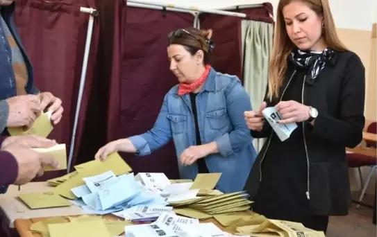 Bergama'da CHP İtiraz Etti, AK Parti'nin Oyu Yükseldi