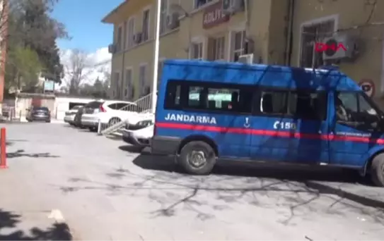 Adıyaman 40 Yıllık Eşini, Kafasına Keserle Vurarak Öldüren Kadın Tutuklandı