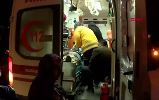 Kocaeli Yolcu Servisi Kavşakta İki Otomobille Çarpıştı: 8 Yaralı