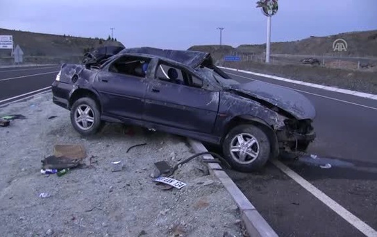 Yeni Evli Çifti Trafik Kazası Ayırdı