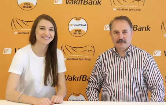 Meliha İsmailoğlu ve Gözde Yılmaz Vakıfbank'ta