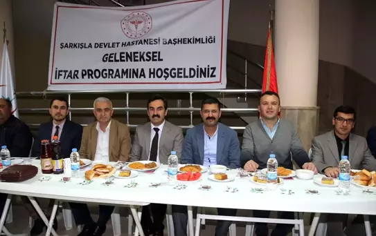 Şarkışla'da Sağlık Personeli İftarda Buluştu