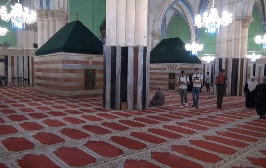 Yılda 631, ayda 57 vakit ezanın yasaklandığı cami Halilurrahman...