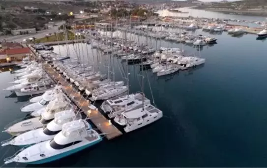 Çeşme Ilıca Plajı'nda şemsiye ve şezlonglar kaldırıldı