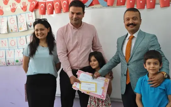 Yüksekova'da karne dağıtım töreni