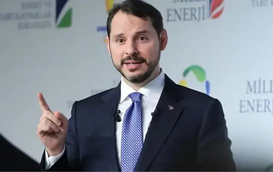 Bakan Albayrak aile fotoğrafı paylaştı