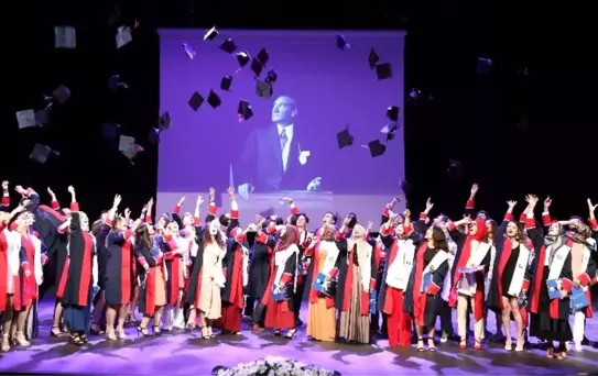 GAÜN Diş Hekimliği Fakültesi'nde mezuniyet heyecanı