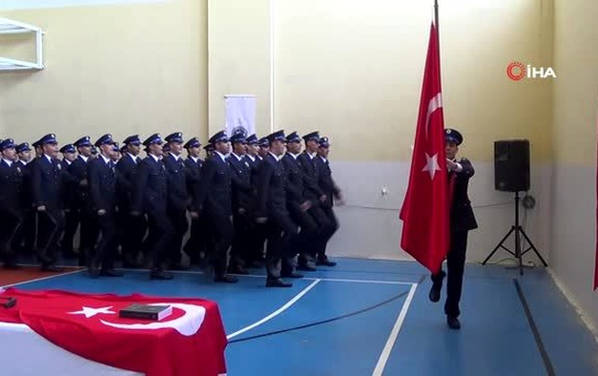 Hatay Polis Meslek Eğitim Merkezi'nde mezuniyet sevinci