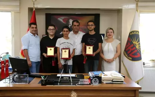 Gaziantep Kolej Vakfı YKS şampiyonu öğrencilerini ödüllendirdi