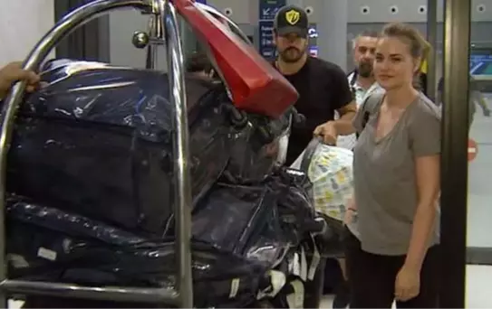 Hamilelik kilolarıyla gündem olan Fahriye Evcen'e ünlü isimlerden destek mesajı yağdı