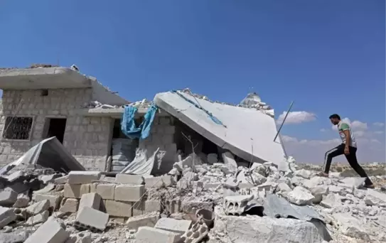 Times: Esad rejimi, İdlib'de 'insani koridor' açtıktan saatler sonra bombardımana başladı