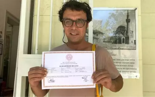 Eğitimini tamamladı, işaret dili sertifikasını aldı