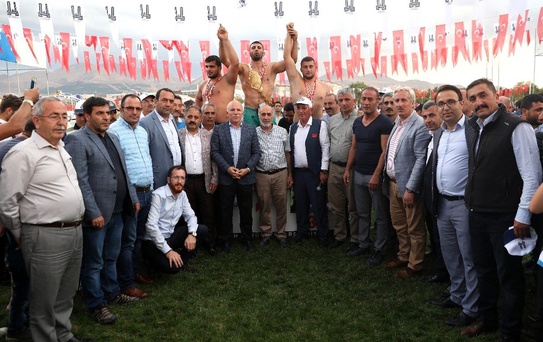 Uluslararası Altın Kemer Karakucak Güreşleri nefes kesti