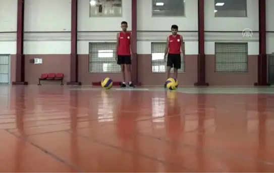 Plajı olmayan şehrin şampiyon voleybolcuları