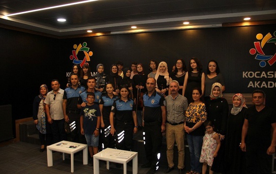 Kayseri Emniyetinden Gençlere Keman Kursu