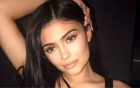 Kylie Jenner ve sevgilisinden hayranlarını heyecanlandıran çıplak poz