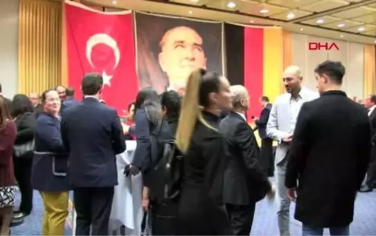 Almanya'da 29 ekip resepsiyonunda suriye gerginliği