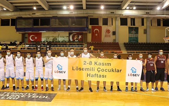 Gediz Elektrik Basketbol Takımı, lösemili çocuklar için maske takarak farkındalık oluşturdu