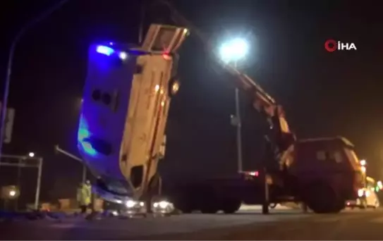 Hasta taşıyan ambulans otomobille çarpıştı: 1 ölü, 9 yaralı
