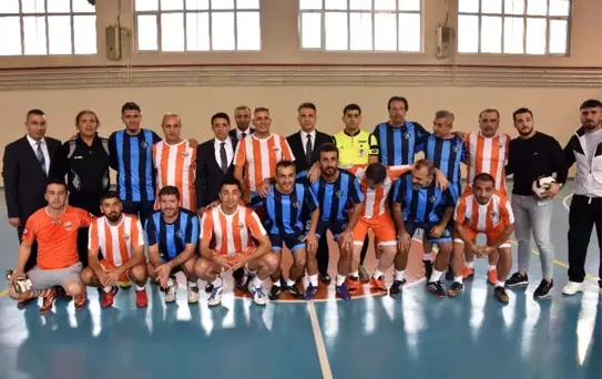 Cezaevinde dostluk maçı