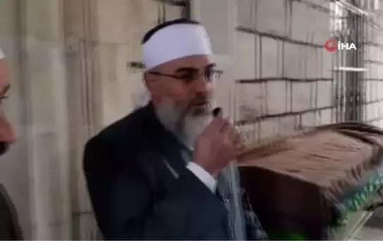 Anneye son görev: Abdul Gani el Erzurumi annesinin cenaze namazını kıldırdı