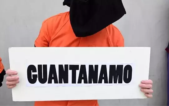 Guantanamo mahkumu CIA'in işkence yöntemlerini resmetti