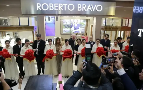 Çin'deki tek Türk mücevher mağazası; Roberto Bravo