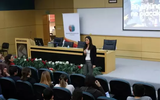 'Bir Hayat Bir Hayal Kur' konferansı SAÜ'de düzenlendi