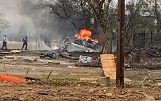 Amerika'da uçak otoparka düştü, 5 kişi hayatını kaybetti 3 kişi yaralandı