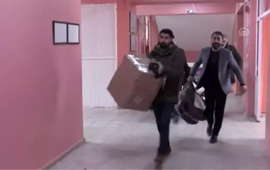 250 öğrenciye bot ve mont yardımı