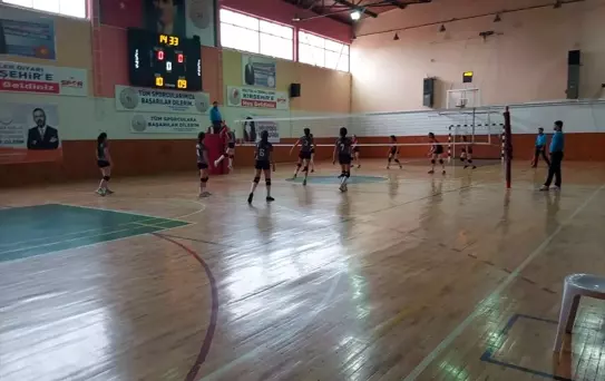 Kırşehir'de voleybol vefa maçı düzenlendi