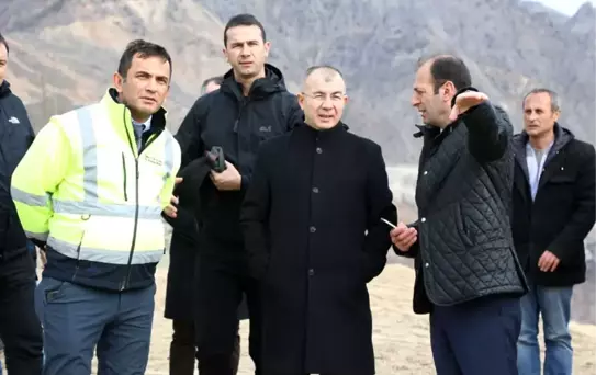 Artvin Valisi Doruk Yusufeli yeni yerleşim yerinde fidan dikti