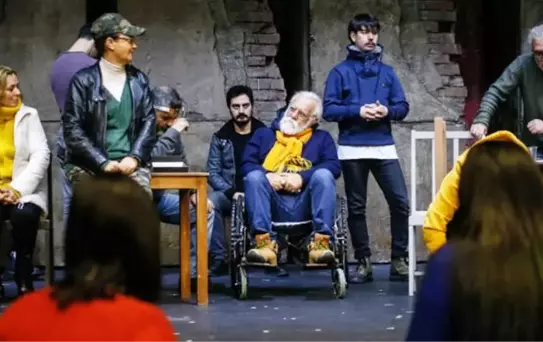 'Guguk Kuşu' efsanesi tiyatro sahnesinde