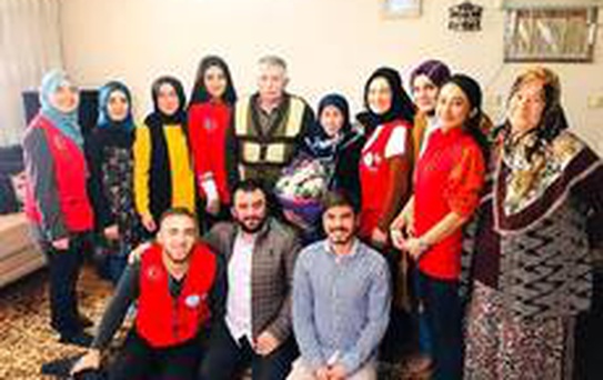 Gençlerden, yaşlı büyüklerine ziyaret