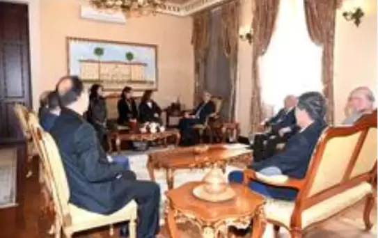 Vali Karaloğlu genç ressamı kutladı