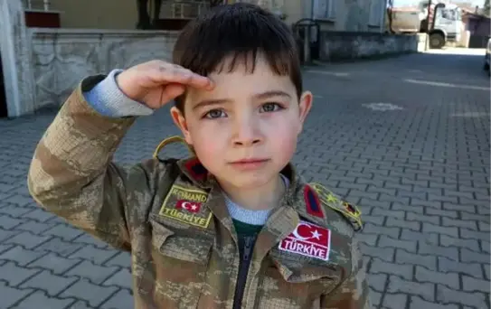 İdlib şehidinin 5 yaşındaki yeğeni: Asker pilot olacağım çünkü dayımın ölmesine izin veremem