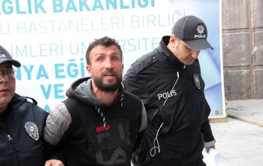 Ablasını öldürdü, sağlık kontrolüne götürülürken şarkı söyledi