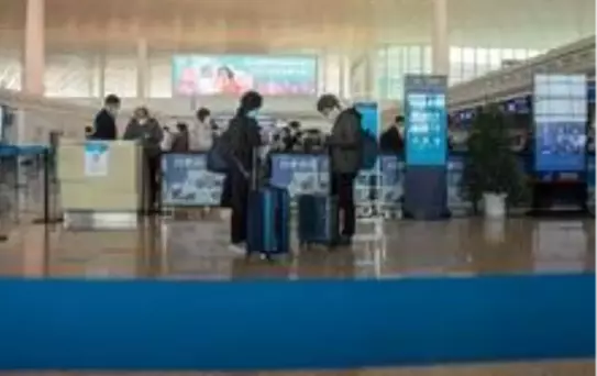 Karantinanın kalktığı Wuhan'da on binlerce kişi kenti terk etti