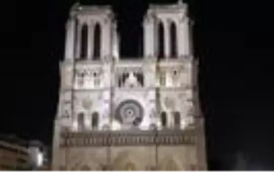 Fransa'nın sembolü 'Notre Dame' yangının ardından onarılmayı bekliyor