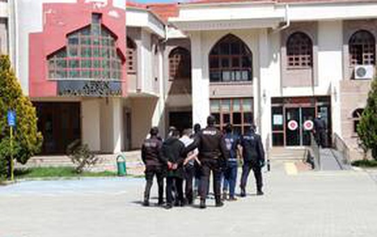 Kavgaya müdahale eden bekçilere mukavemet gösteren 4 kişi gözaltına alındı