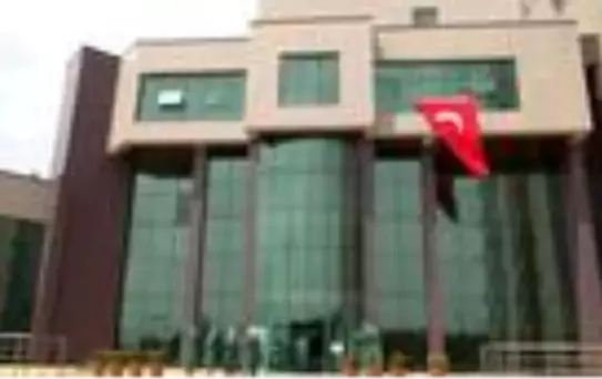 Kovid-19'u yenen 4 bebek ve 1 çocuk alkışlarla taburcu edildi