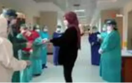 Koronayı yenen Şifanur hemşire alkışlarla taburcu oldu