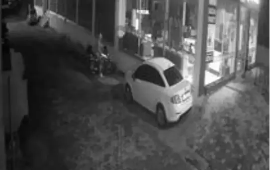 Hırsız kendi motosikleti gibi çalıp gitti