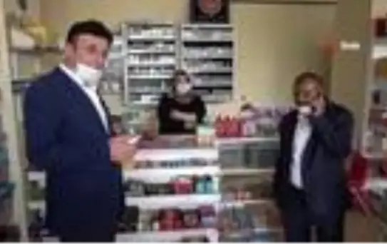 Hayırsever iş adamı bakkalları tek tek gezip 30 bin liralık borcu ödedi