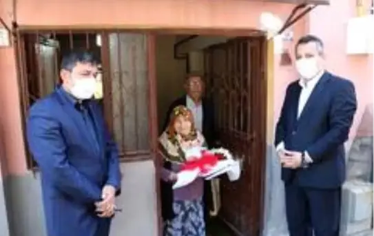 102 yaşındaki Döndü nineye Anneler Günü sürprizi