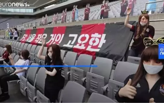 Tribünlere şişme kadın koyduğu iddia edilen futbol kulübü özür diledi