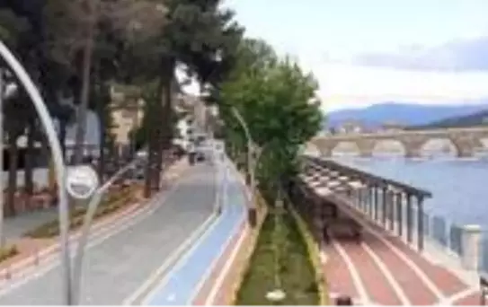 Osmancık'ta sahil kenarındaki kafeler açıldı