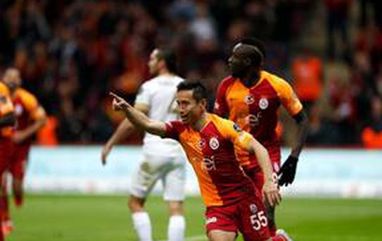 Galatasaray'la sözleşmesi sona erecek olan Nagatomo'ya Al Nasr talip oldu